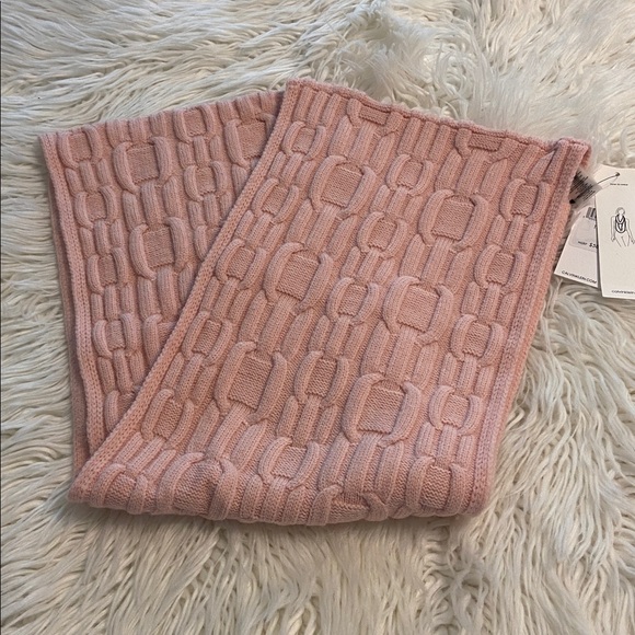 Calvin Klein Pink Knit Scarf one size it’s a infinity loop wide 10” brand new - Picture 6 of 8